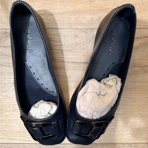 Easy Street Women's LYNX NEW NAVY Flats SZ. 7 M NWOT